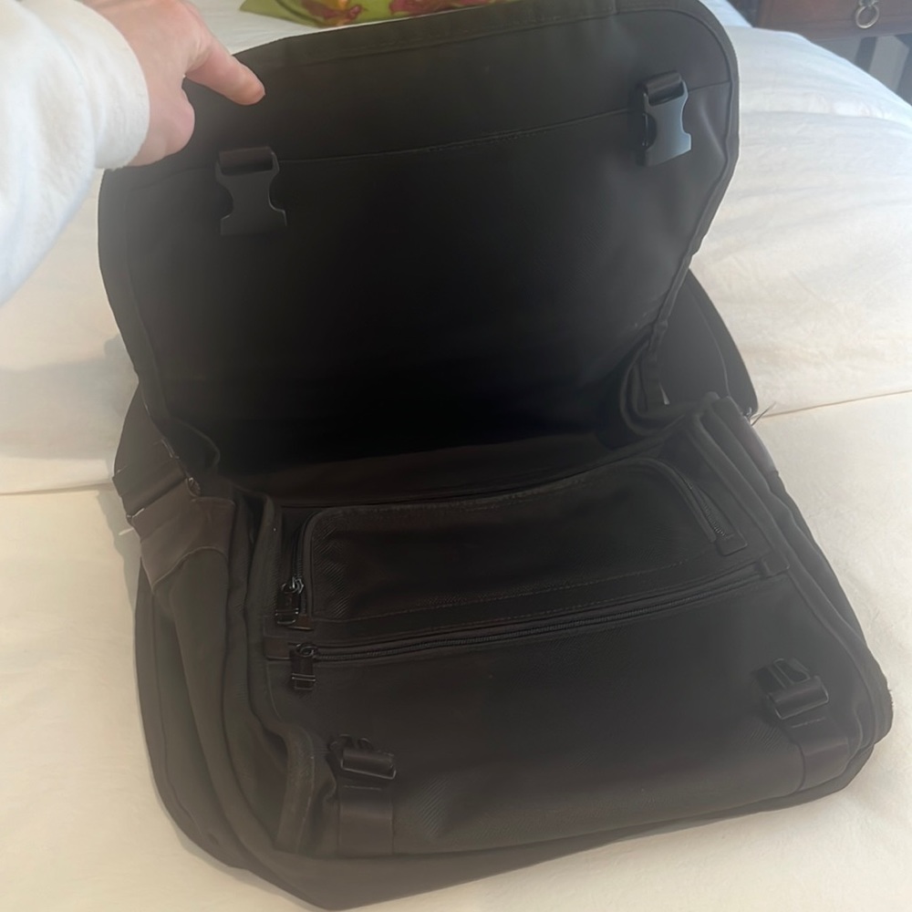 Tumi bag - Picture 2 of 7